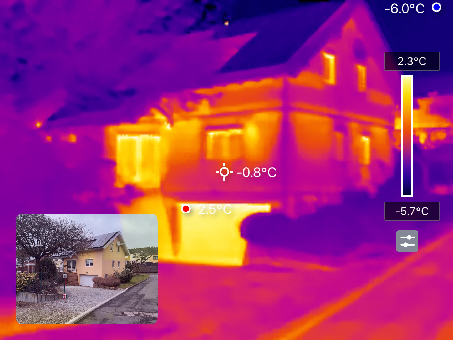 Thermografie eines Einfamilienhauses zur Veranschaulichung von Wärmebrücken und energetischen Schwachstellen